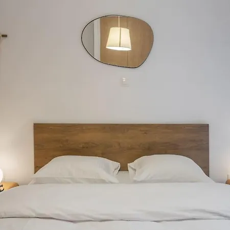 Renovated Kolonaki With Industrial Notes