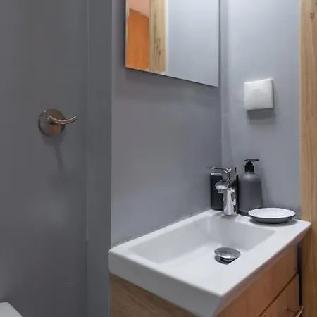 Renovated Kolonaki With Industrial Notes *