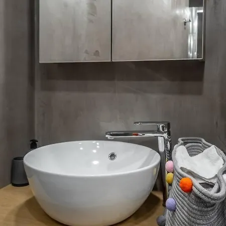 Renovated Kolonaki With Industrial Notes *